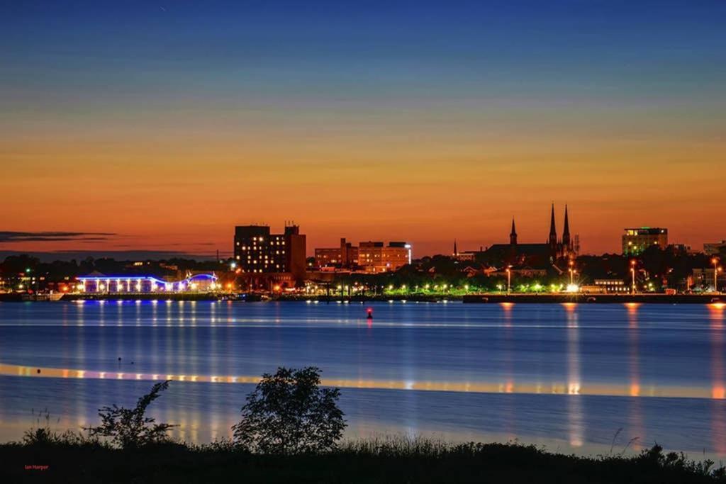 شقة Scenic Harbour View House Waterfront Stratford المظهر الخارجي الصورة